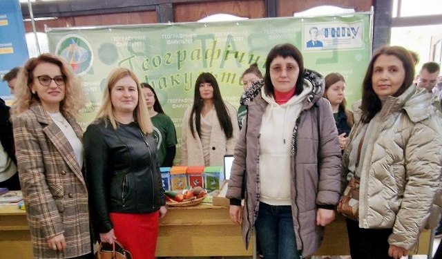 Команда кафедри географії та методики її навчання на святкуванні 86-річчя ТНПУ